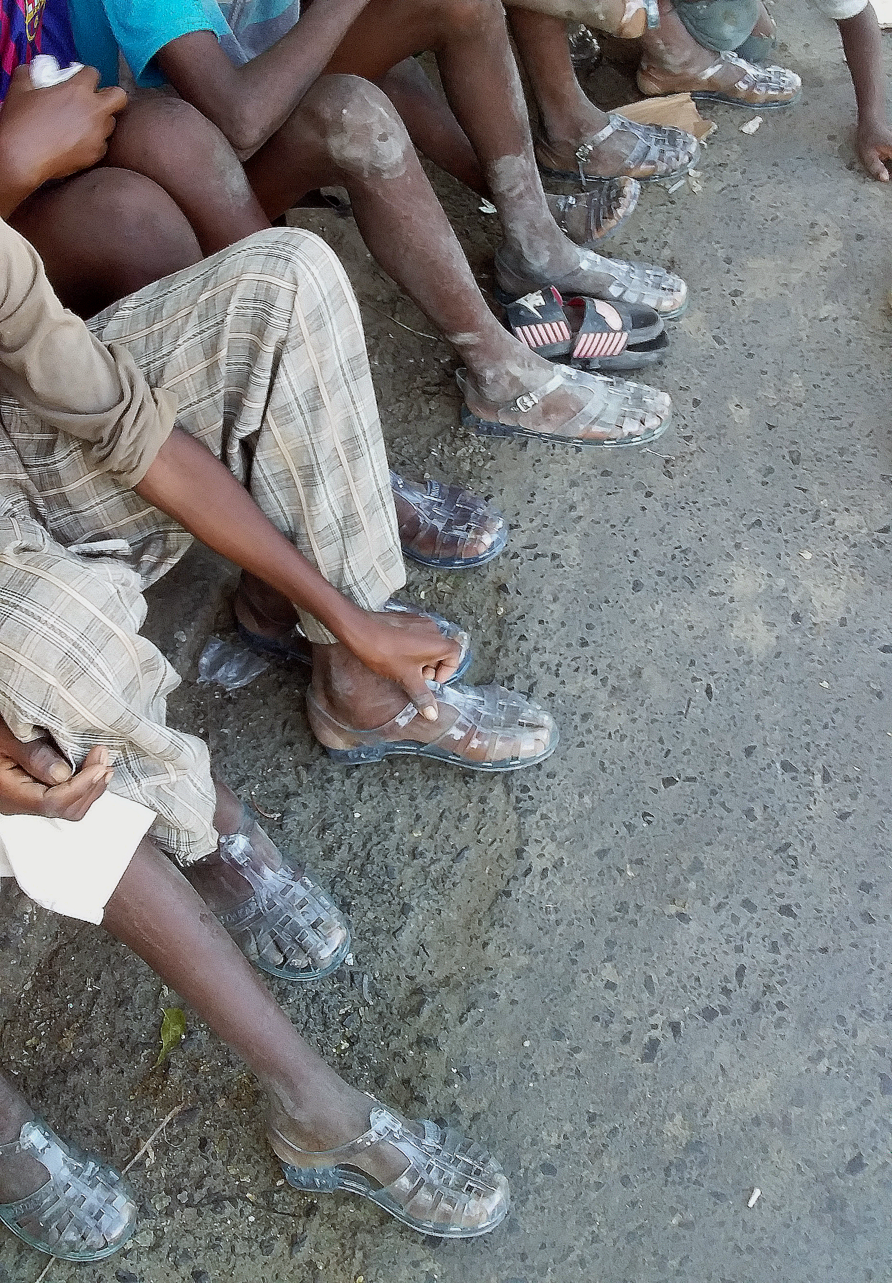 100 sandals delivered to the Talibé ⋆ Afrodiakhass